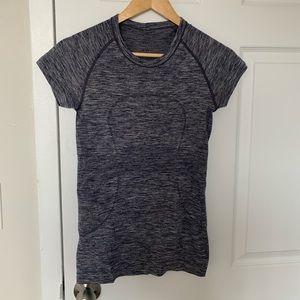 Lululemon tee